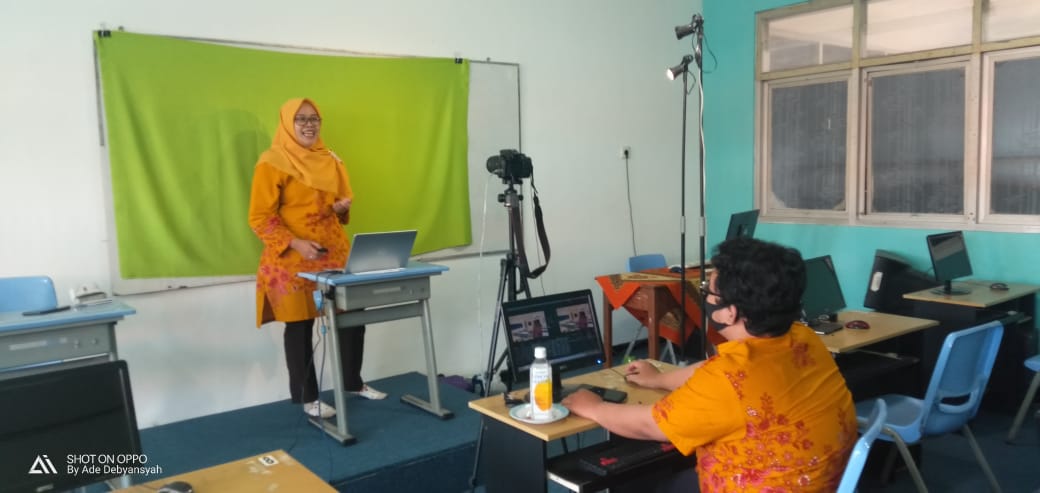 Gambar SMP Barunawati punya Home Production.