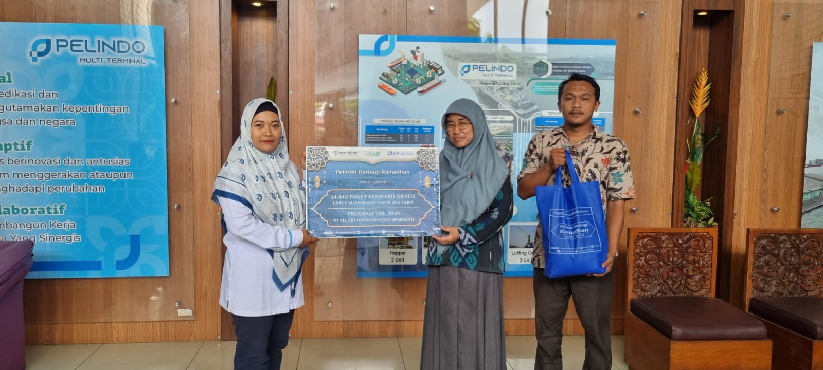 Gambar PELINDO BERIKAN BANTUAN SEMBAKO DI SEMARANG