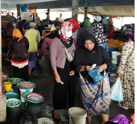 Gambar Dosen Stiamak Barunawati Garap Penelitian tentang Kegiatan Nelayan di TPI Campurejo Gresik